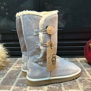 grey uggs